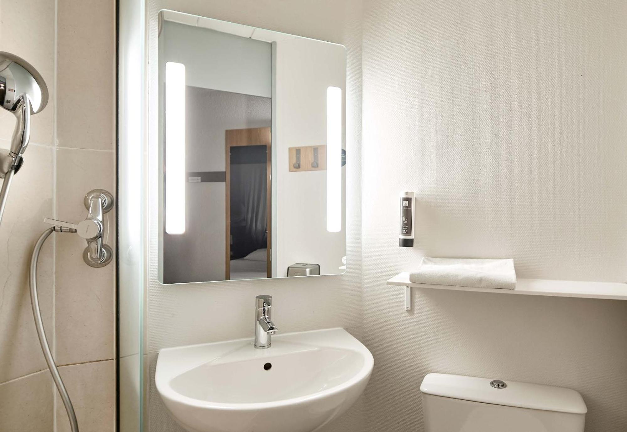 B&B Hotel Maurepas Eksteriør billede